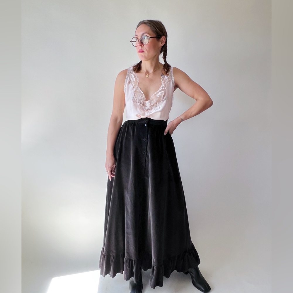 SOLD—Vintage 70s Jessica’s Gunnies black velvet prairie skirt| 26” waist RARE